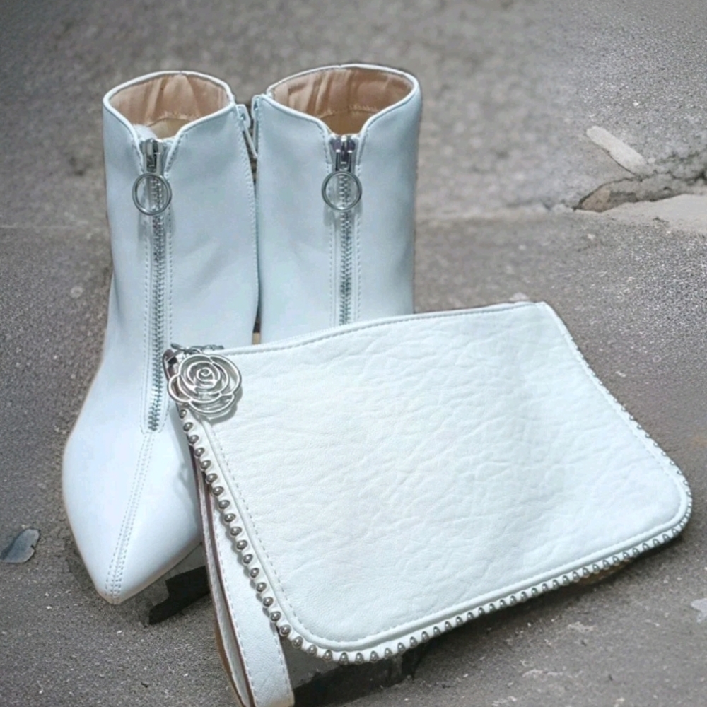 Hot Tomato Women's White leather like Ankles Booties with Clutch Purse Size: 12M